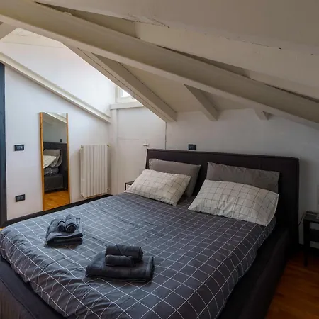 Mansarda A Due Passi Dal Centro Old2 شقة